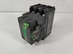 An as new Schneider Electric TeSys Control, 440V-185A, 100-250V AC DC Coil (LC1G185KUEN).