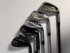 Six assorted pre-owned golf clubs to include 1x Callaway Jaws Raw wedge, 1x Mizuno Pro T-1 wedge 1x
