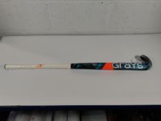 A Grays JB8 MX, BK/BL, 37.5L hockey stick.