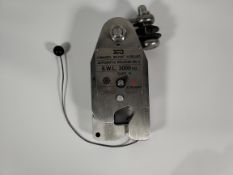 A Rescue Crane Hook RFD MK5 and Shackle (RFD PART No. 42050001).