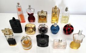 Thirty two perfumes/testers and related to include Estee Lauder, Dior, Burberry and Paco Rabanne (pl