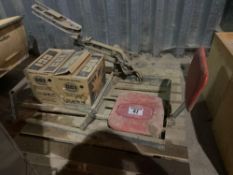 Bowman manual clay pigeon trap with clays