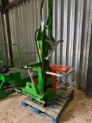 2021 Ryetec Derky DV20NPKS hydraulic driven log splitter, linkage mounted. Serial No: 018212112 NB: