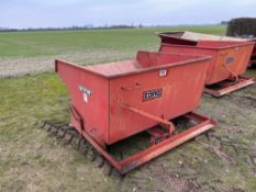Tong self-tip skip, tine mounted