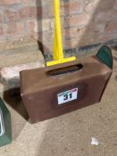 Electrolytic conductivity measuring set