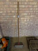 Pedestrian seeder NB: Manual in Office