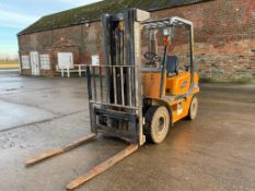 1999 Samsung SF25D diesel forklift hydraulic side shift and pallet tines. Hours: 2,141. Serial No: F