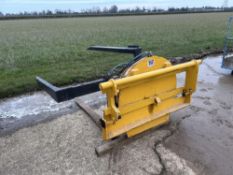 Box tippler with Sanderson attachments