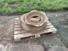 Quantity interchangeable wheel centres