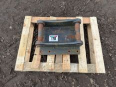 Bolt on bucket bracket