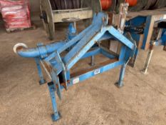 Tramspread linkage mounted transfer cow horn, blue