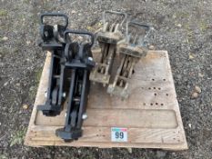 Quantity John Deere hedgecutter brackets