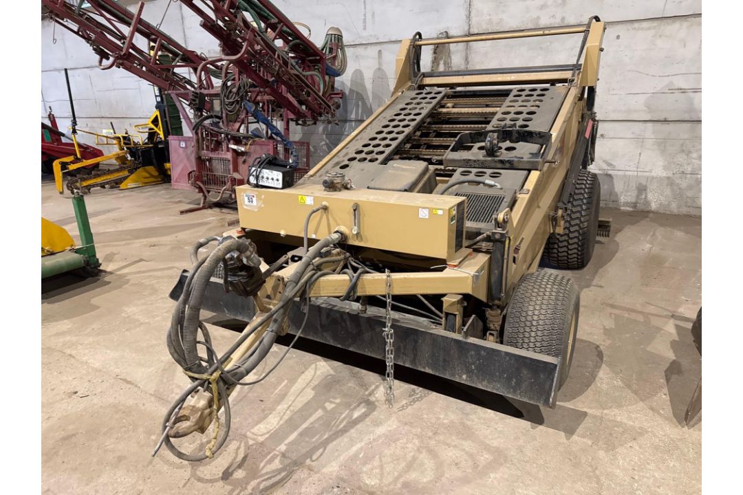 Cherrington 4500 XL beach cleaner / screener front and rear axle, rear levelling blade on turf wheel - Image 17 of 18