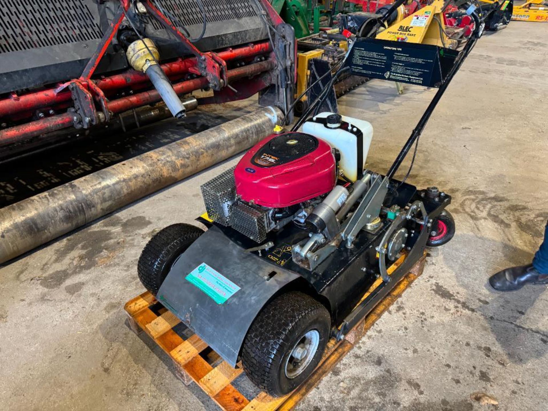 2003 David Jenkins SLA 500 Linear aerator with Intek 17.5hp Briggs & Stratton OHV engine with self-d - Image 2 of 8