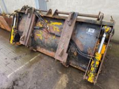 4in1 bucket with bucket brush, hydraulic operated with Q-fit attachments ​​​​​​​NB: Manual included