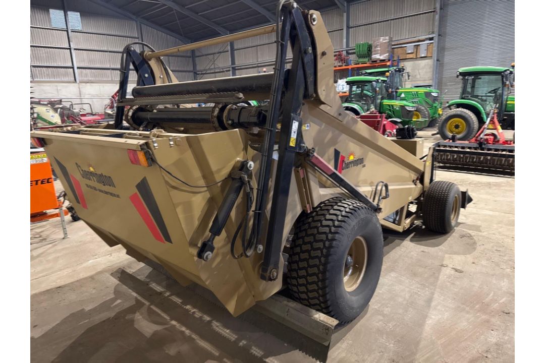 Cherrington 4500 XL beach cleaner / screener front and rear axle, rear levelling blade on turf wheel - Image 18 of 18