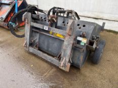 2000 CAT LR15 landscape rake and bucket with JCB Q-fit attachments or linkage mounted. Serial No: AD