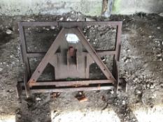 Linkage mounted bale spike