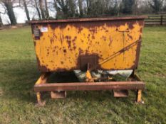 Tine mounted manually tipping skip