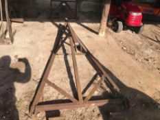 Linkage mounted lifting jib