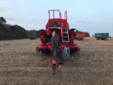 Vaderstad Rapid A400S 4m hydraulic folding disc drill with bout markers and tram line markers. Seria