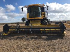2008 New Holland CX8040 combine harvester. Straw walker complete with 20ft header on 800/65R32 front