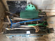 Quantity of garden hand tools