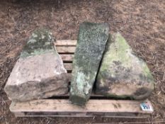 Quantity of saddle stone bases