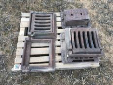 Quantity of drainage grates