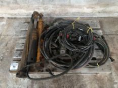 Hydraulic rams and pipework