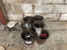 Quantity balls, pins etc.