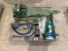 John Deere 8000 series hydraulic pick up hitch