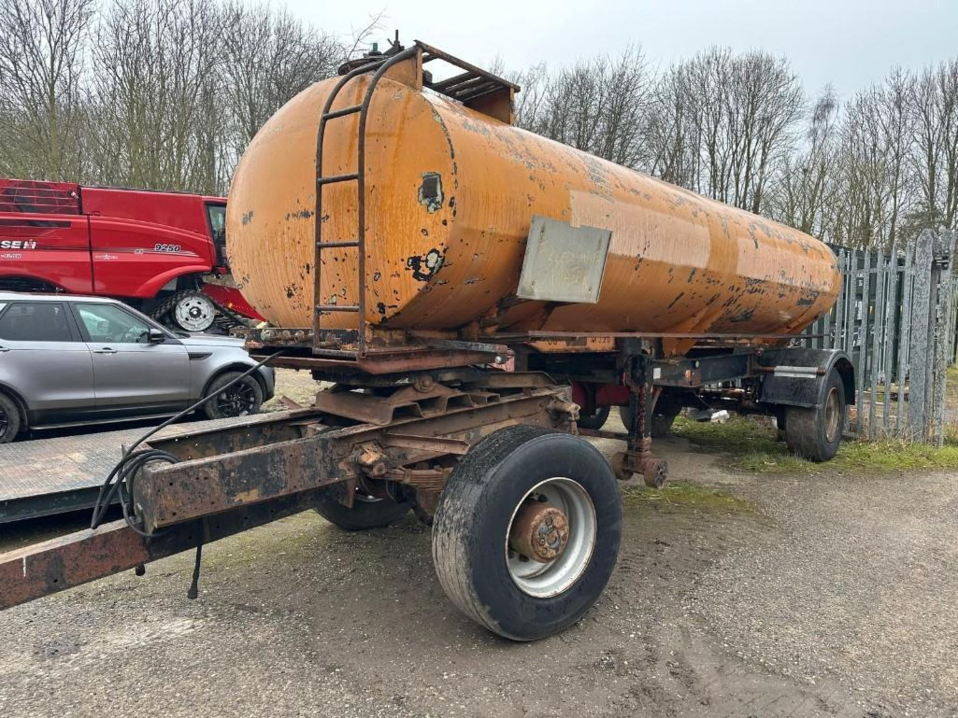Steel water tank mounted on chassis. C/w dolly. On 385/65-22.5 wheels and tyres - Image 2 of 3