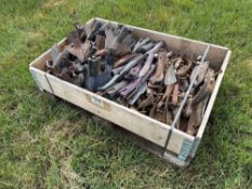 Large quantity Horsch points and wear metal