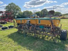 Carrier 4m tine drill, linkage mounted, set for bean drilling