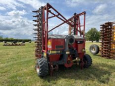 1997 Vicon LZ520 8m tine drill with bout markers, wheel track eradicators, pre-emergence markers. Se