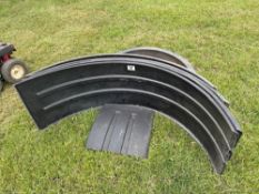 Quantity mudguards to Knight sprayer