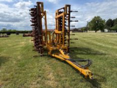 2001 Michael Moore Triple Press 6.5m, with fixed tines, levelling paddles to rear double packer. Ser