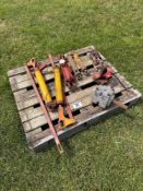 Quantity hydraulic rams and gearbox