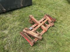 Bag lifting frame with Euro 8 attachments NB: No VAT on this lot