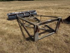 Grain pusher with JCB Q-fit attachments