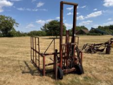 Watveare 305 forklift / bale squeeze, hydraulic operated, linkage mounted. Serial No: 6573 NB: Comes