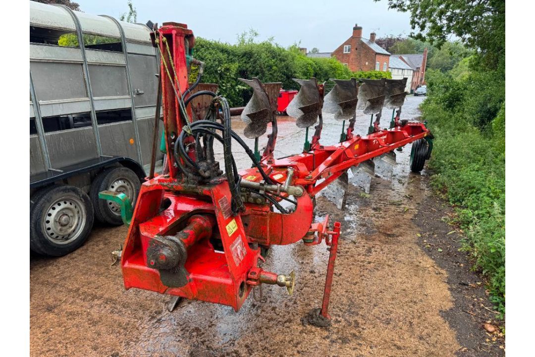 1998 Kverneland LB85 6f reversible plough with skimmers, hydraulic vari-width. Serial No: 3890. Mode - Image 6 of 14