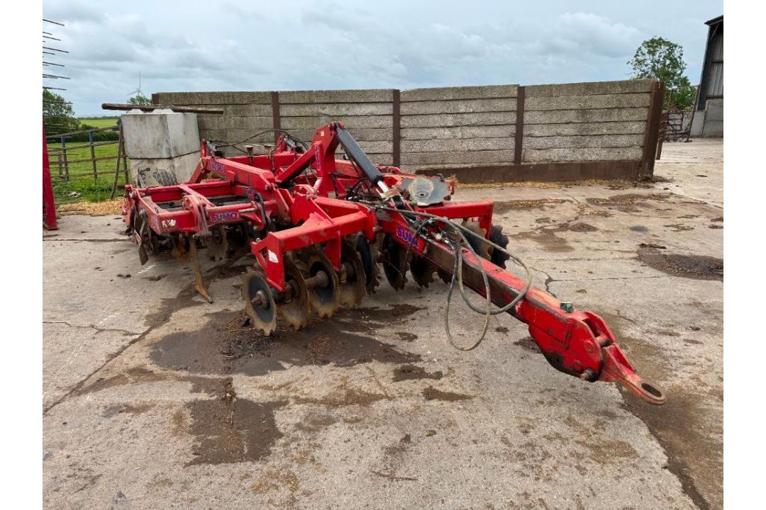 Sumo Trio 3T trailer cultivator with front discs, 6 legs and rear double discs to rear packer. Seria - Image 7 of 27