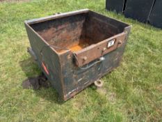 Linkage mounted transport box (95cm x 82cm x 61cm)