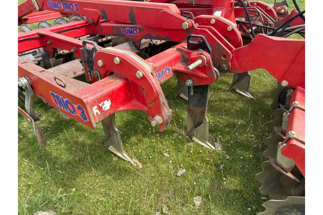 Sumo Trio 3T trailer cultivator with front discs, 6 legs and rear double discs to rear packer. Seria - Image 3 of 27