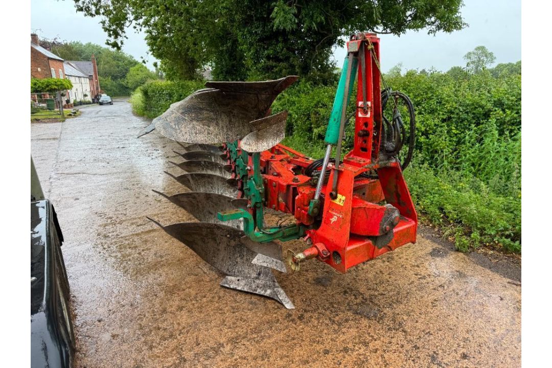 1998 Kverneland LB85 6f reversible plough with skimmers, hydraulic vari-width. Serial No: 3890. Mode - Image 5 of 14