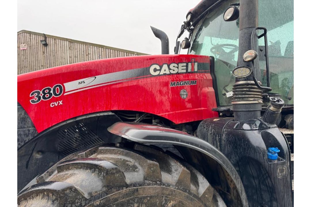 2018 Case Magnum AFS 380 CVX 50Kph 4wd tractor with front linkage, front and cab suspension, air bra - Image 19 of 34