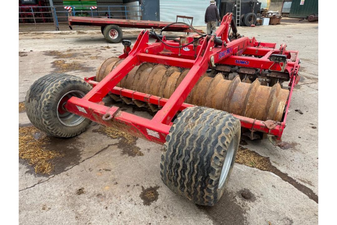 Sumo Trio 3T trailer cultivator with front discs, 6 legs and rear double discs to rear packer. Seria - Image 17 of 27