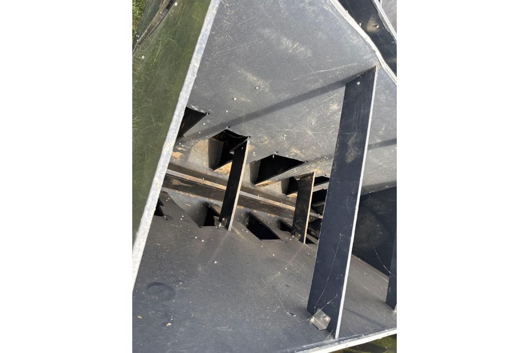 3No black plastic sheep feeders - Image 11 of 13